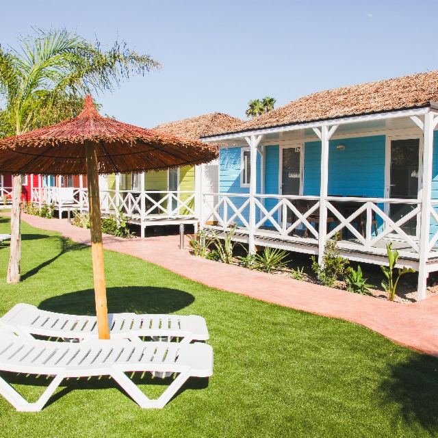 CAMPINGS & RESORTS